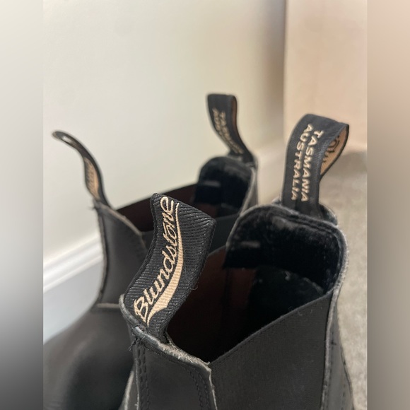 Blundstone Black Chelsea Boots with Elastic Panels - Picture 5 of 14